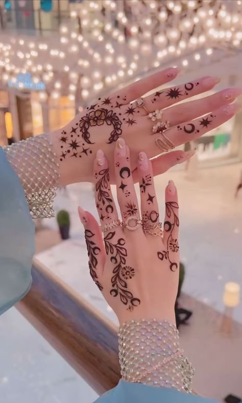 50 Elegant and Simple Mehndi Designs to Make Your Hands Look Stunning Instantly