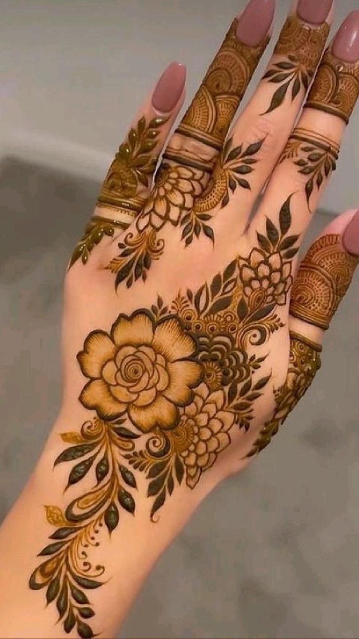 50+ Charming Flower Mehndi Designs for a Natural Look